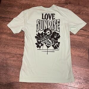 Divided H & M mint green Sunrise graphic tee shirt men’s XS